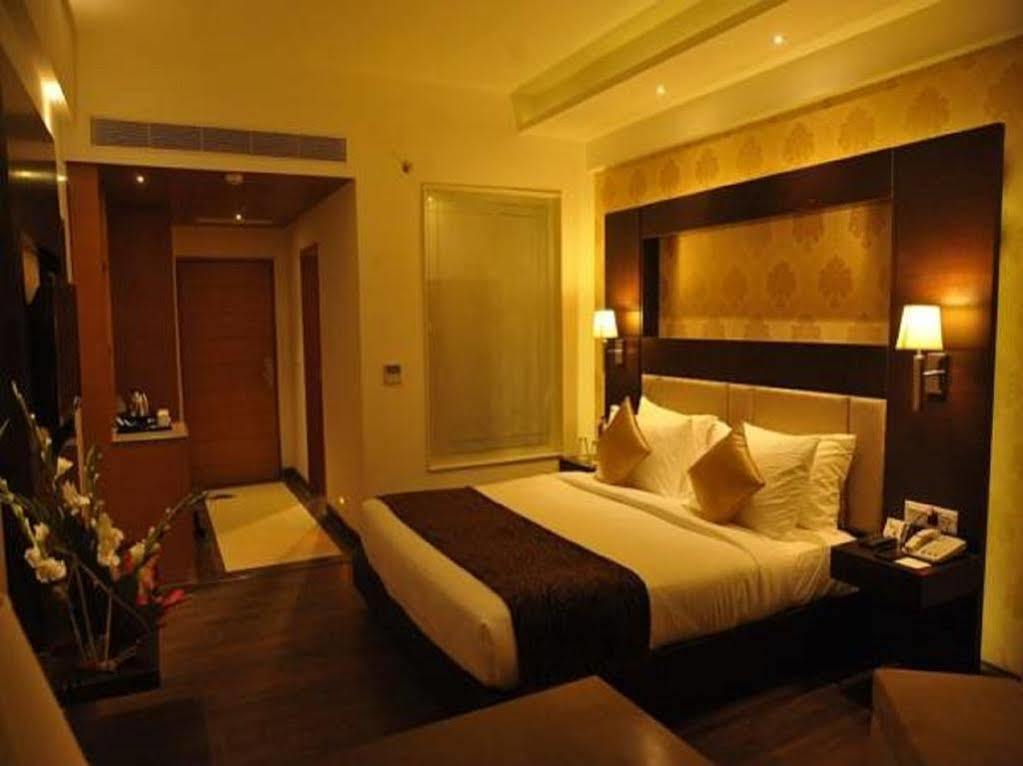 Hotel Jagrati Ananta Express à Jaipur Extérieur photo