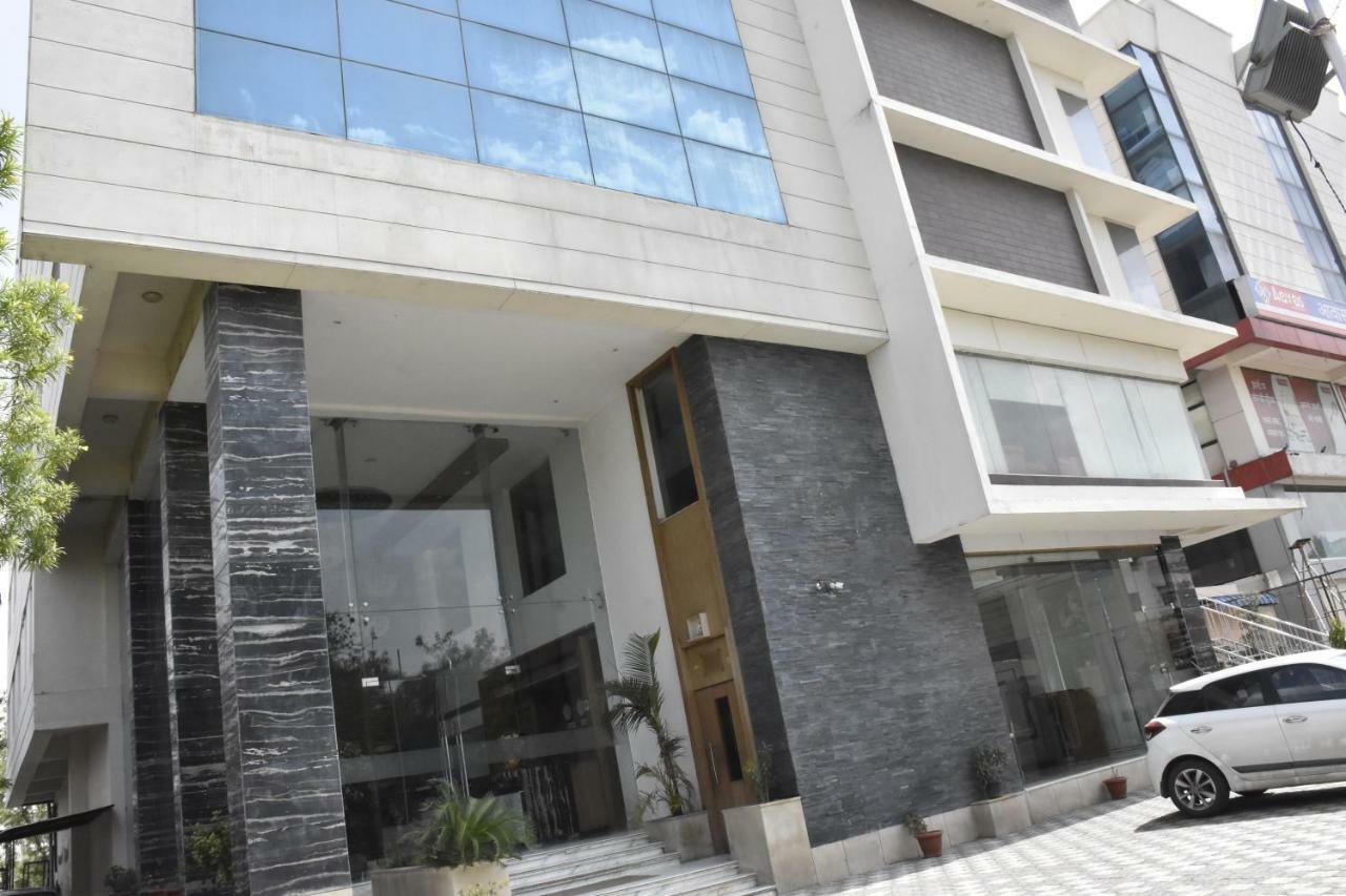 Hotel Jagrati Ananta Express à Jaipur Extérieur photo