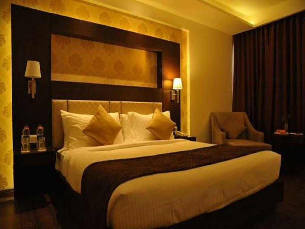 Hotel Jagrati Ananta Express à Jaipur Extérieur photo